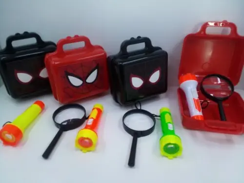 Kit Maletinha Plástica + Lanterna+ Lupa Tema Homem Aranha