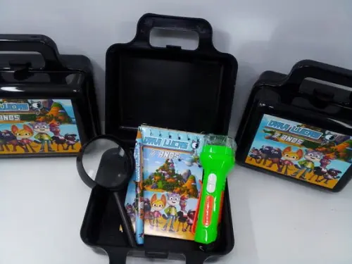 Kit Maletinha Plastica+ Bloquinho + Mini + Lanterna + Lupa