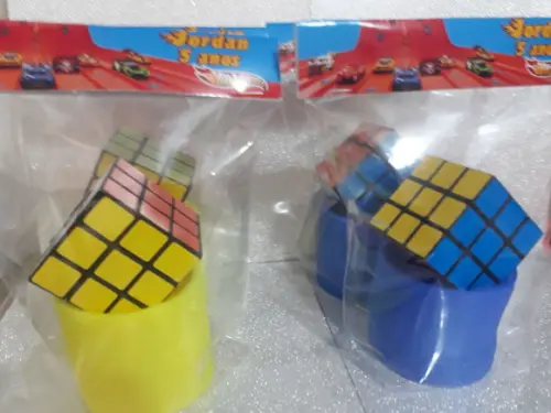 Kit Mola Maluca + Cubo Mágico com Lapela Hot Wheels