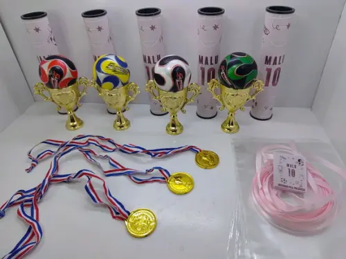 Kit Pega Vareta + Mini Taça + Mini Bolas + Medalha Futebol