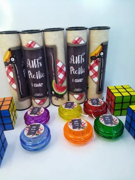Kit Pega Varetas + Cubo Magico + Ioio Tema Picnic