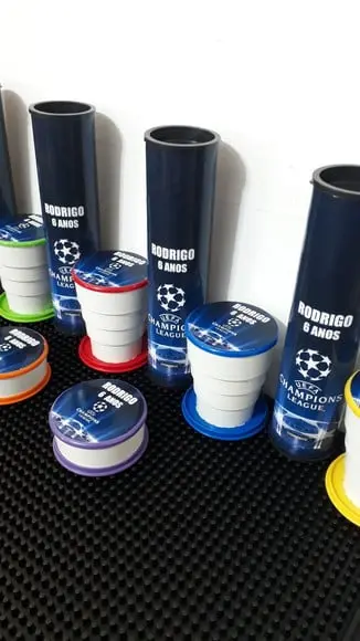 Kit Pega Varetas e Copo Retratil Tema Futebol
