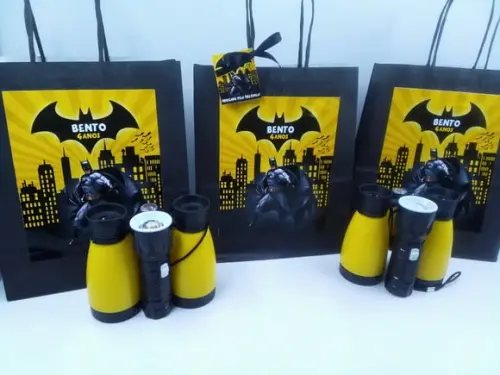 Kit Sacolinha + Binoculo + Lanterna Tema Batman