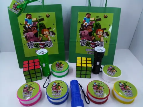Kit Sacolinha Cubo + Copo Retrátil + Lanterna Tema Minecraft