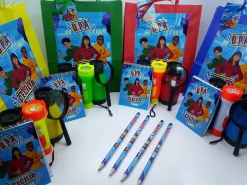 Kit Sacolinha+binoculo+lanterna+lupa+bloquinho+lápis Dpa