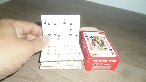 Mini Baralho 54 Cartas Medida da Carta: 4,4 cm x 2,9 cm