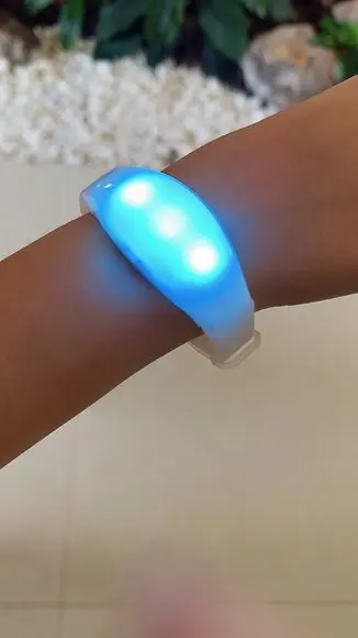 Pulseira Led Pisca com a Batida Ativada pelo Som da Música