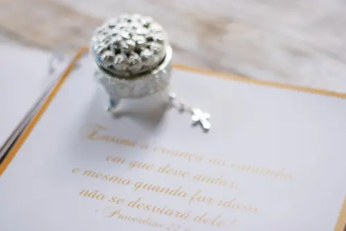 Livro de Assinaturas para Batizado com Detalhes Dourados | Scrapb