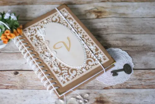 Agenda Diária Personalizada 15x21 com Inicial e Pérolas | Capa 