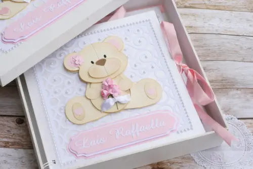 Kit Maternidade Personalizado Ursinha Floral com Livro do Bebê + Livro de Assinaturas + Caixa MDF | Scrapbook Completo 68 Páginas