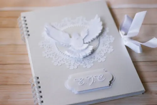 Livro de Assinaturas Primeira Eucaristia ou Crisma Personalizado A4 com Espírito Santo em Scrapbook e Pérolas | Capa Dura Wire-o