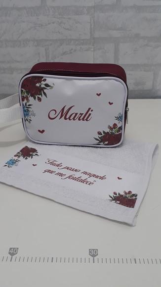 Kit Necessaire + Toalha Lavabo