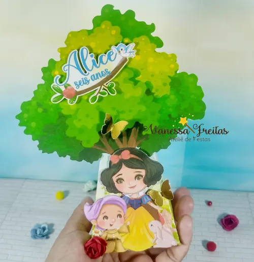 Caixa Pirâmide Árvore Branca de Neve
