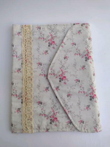 Capa para Livro em Tecido com Bolsos e Zíper Artesanal