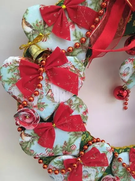 Guirlanda de Natal Artesanal | Corações, Laços e Enfeites Nata