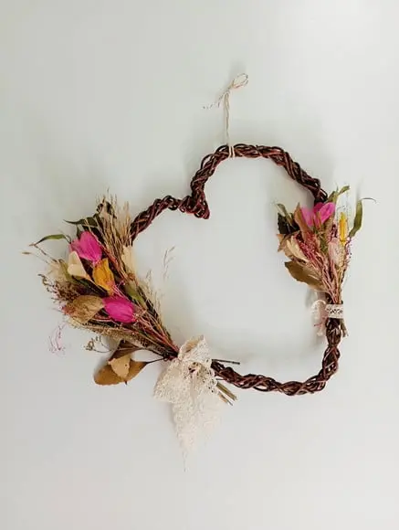 uirlanda Coração com Flores Secas | Decoração Artesanal