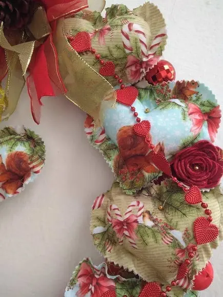 Guirlanda de Natal com Corações e Flores