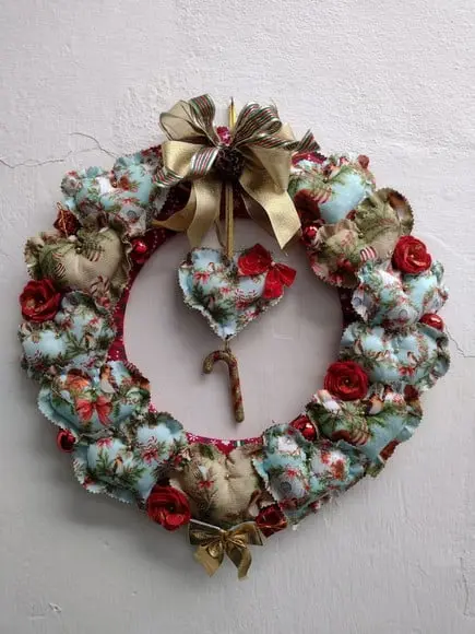 Guirlanda de Natal com Corações e Flores