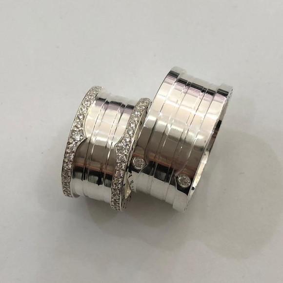 Aliança em prata com mini brilhantes