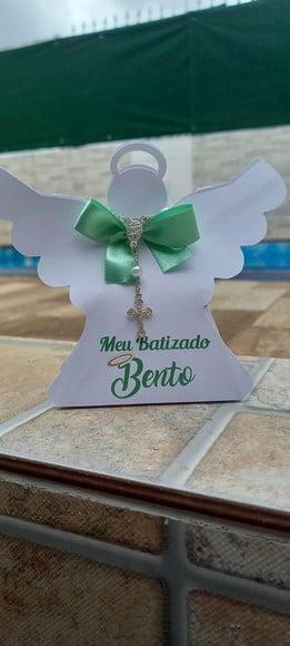 Kit maternidade 40 porta alcool em gel+ 40 anjinhos c/ terço