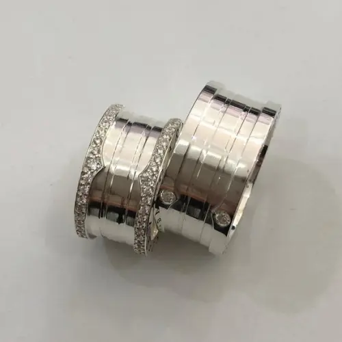 Aliança em prata com mini brilhantes