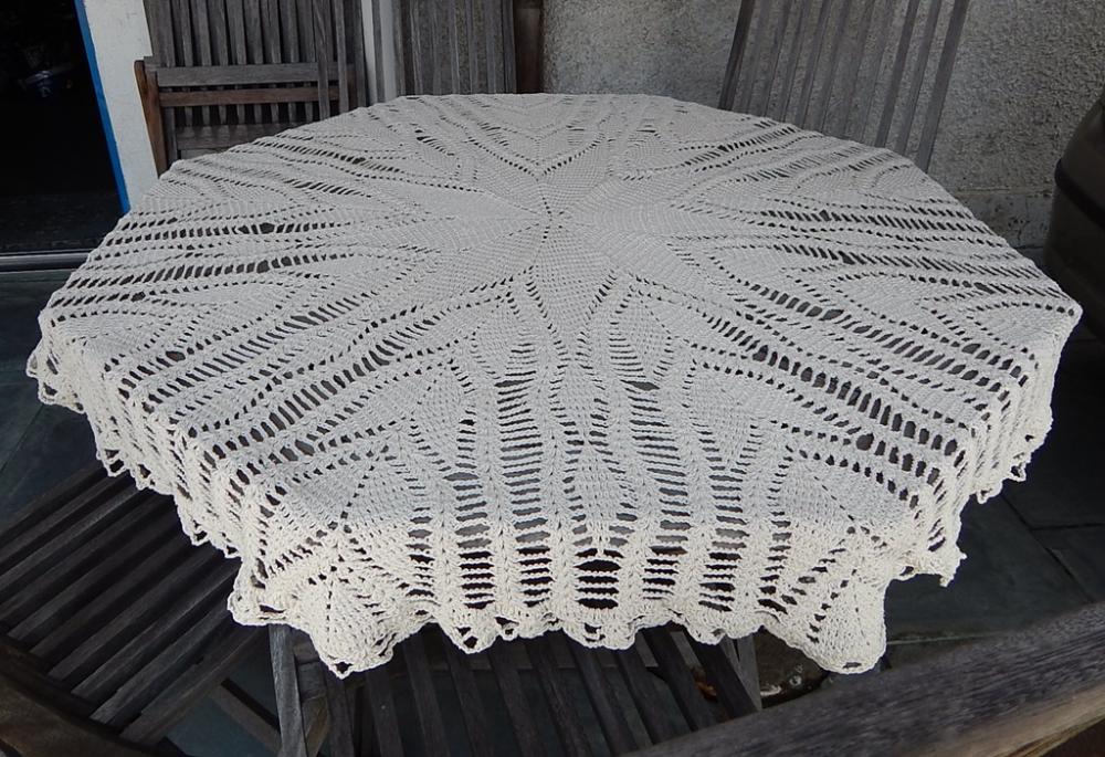 Toalha de Mesa em Croche Tulipas AV101