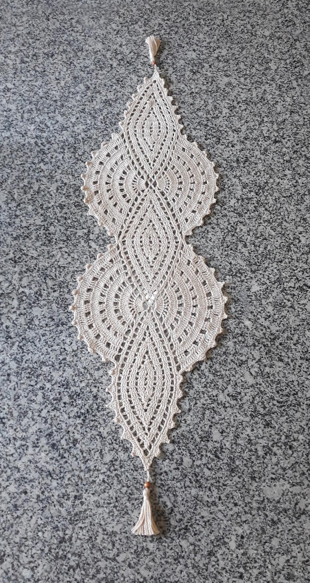 Caminho de Mesa em Crochê Infinito