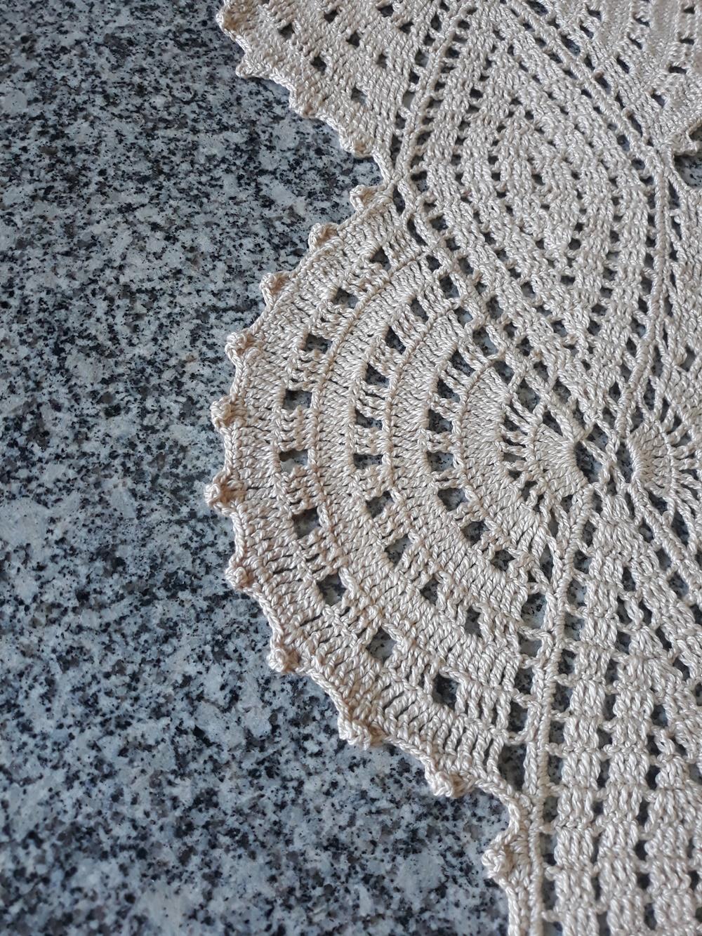 Caminho de Mesa em Crochê Infinito