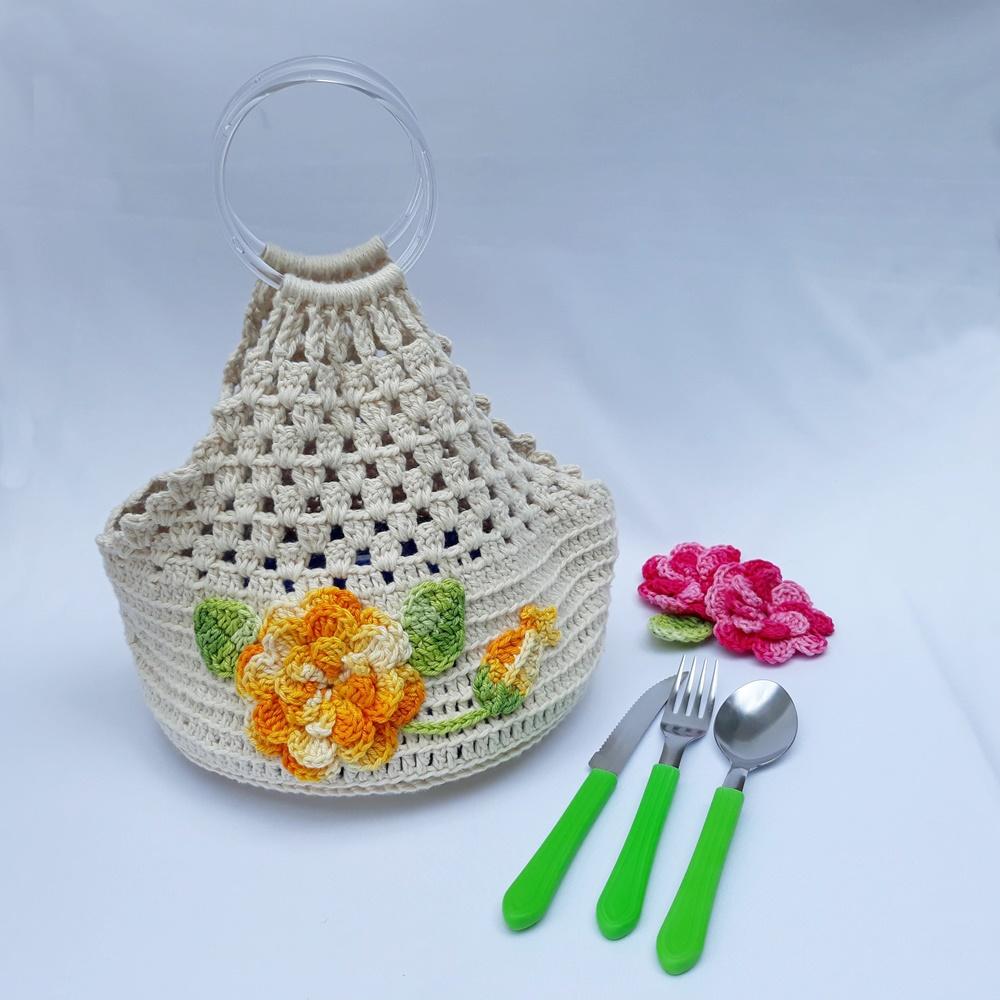 Porta Pratos em Crochê Av01 / Cor Cru com Flor Laranja Mescl