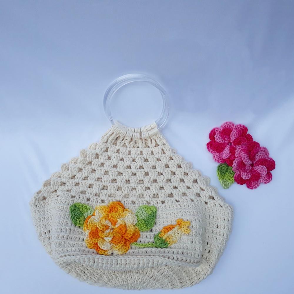 Porta Pratos em Crochê Av01 / Cor Cru com Flor Laranja Mescl