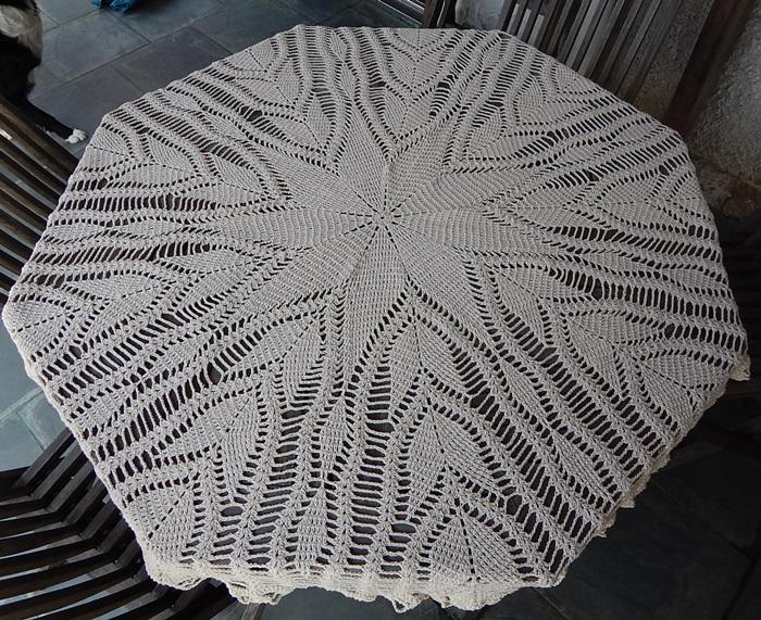 Toalha de Mesa em Croche Tulipas AV101