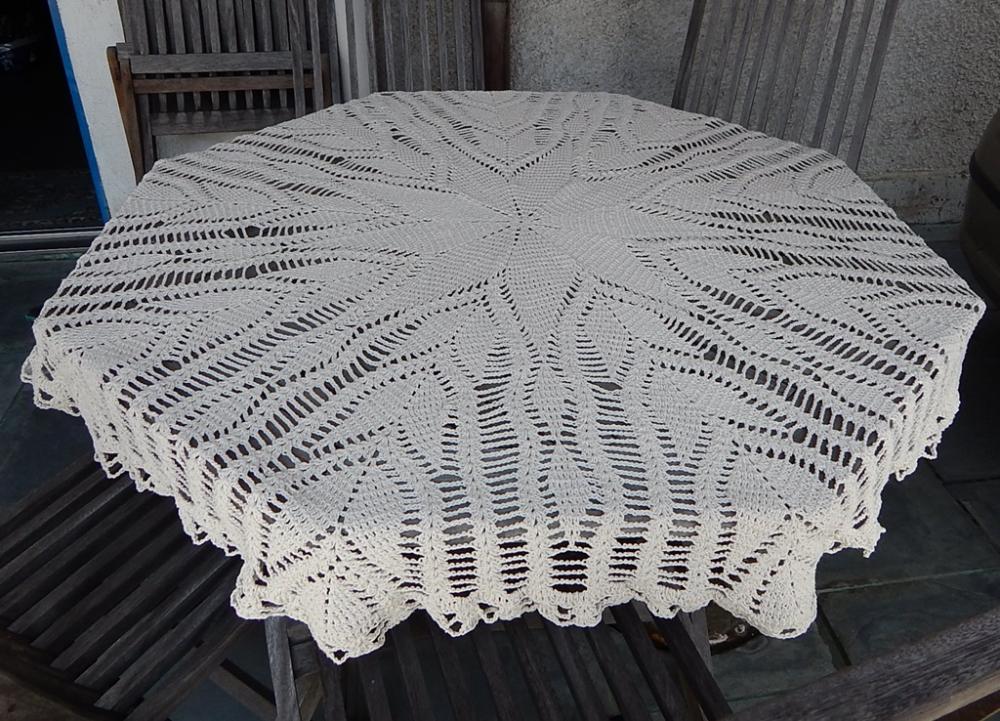 Toalha de Mesa em Croche Tulipas - 1,50 cm diametro