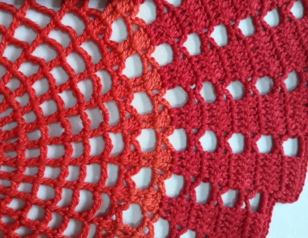 Caminho de Mesa em Crochê Ondas