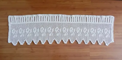 Bandô Flores em Crochê - Compr. 1,25 x 0,40 cm Altura
