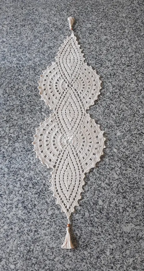 Caminho de Mesa em Crochê Infinito