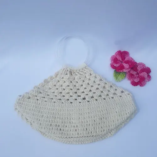 Porta Pratos em Crochê Av01 / Cor Cru com Flor Laranja Mescl