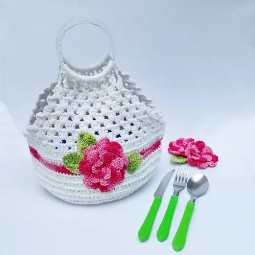 Porta Pratos em Crochê Av01 / Branco com Flor Rosa Mesclada