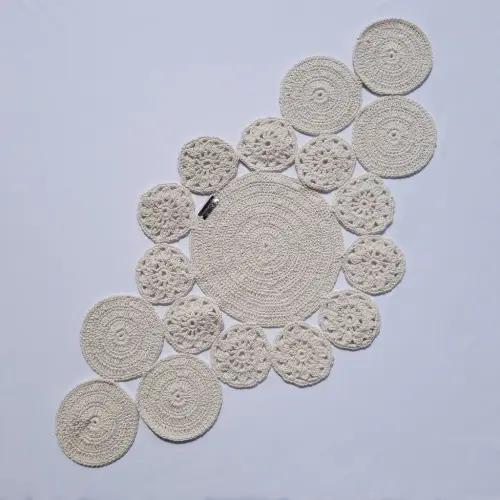 Caminho de Mesa Círculos em Crochê Avl023