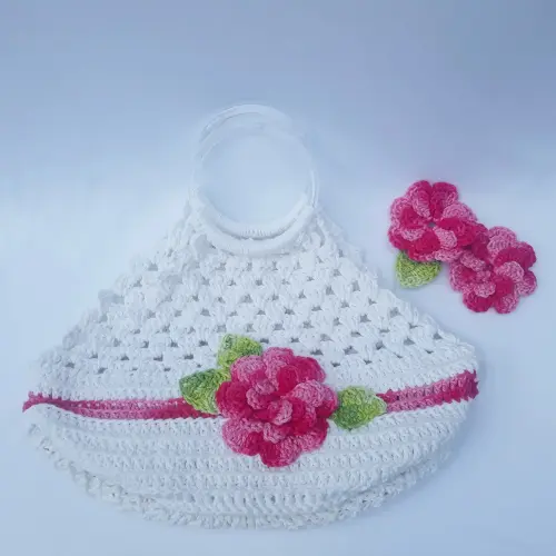 Porta Pratos em Crochê Av01 / Branco com Flor Rosa Mesclada