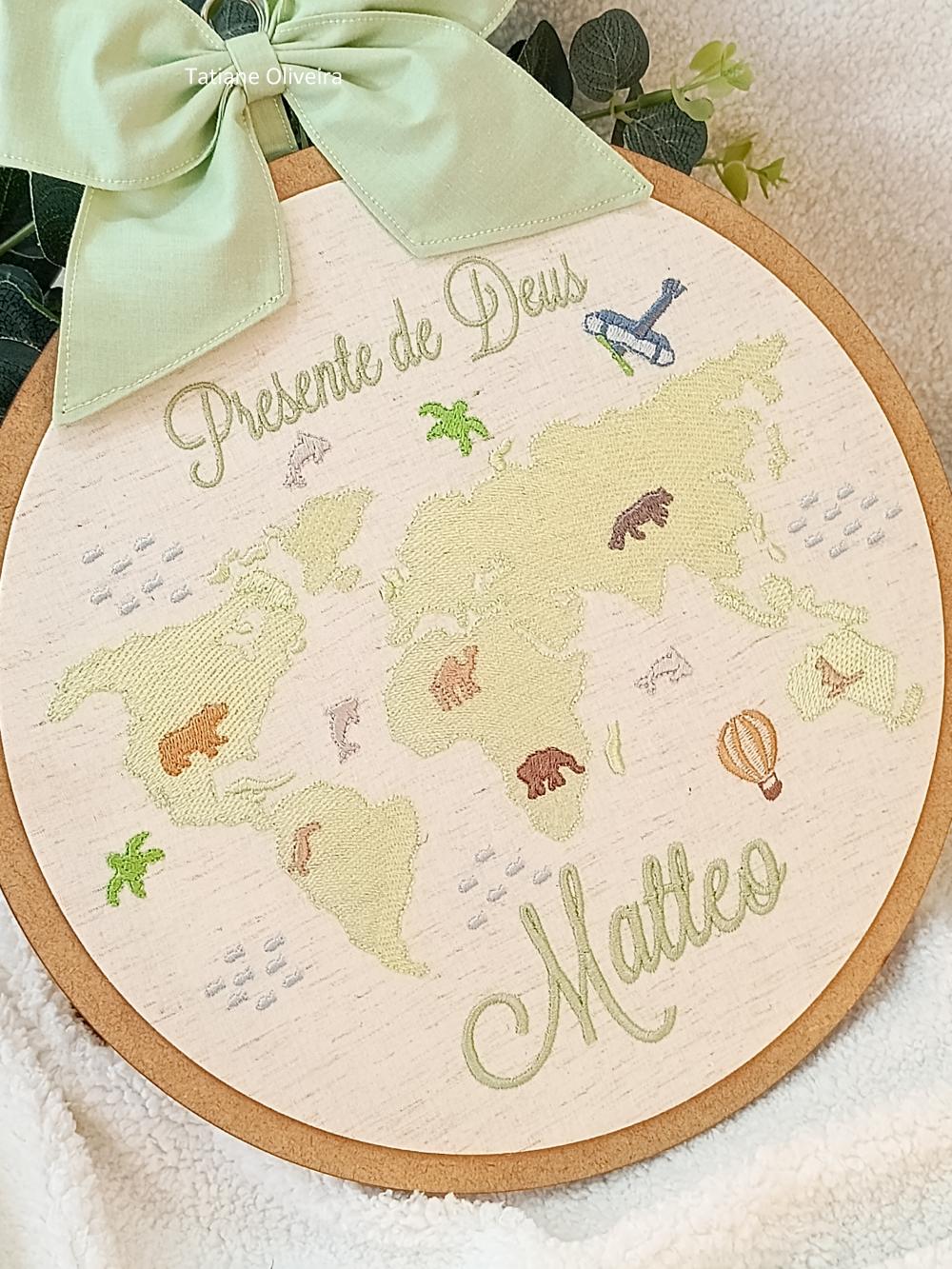 Enfeite Maternidade Bastidor Bordado - Mapa Mundi