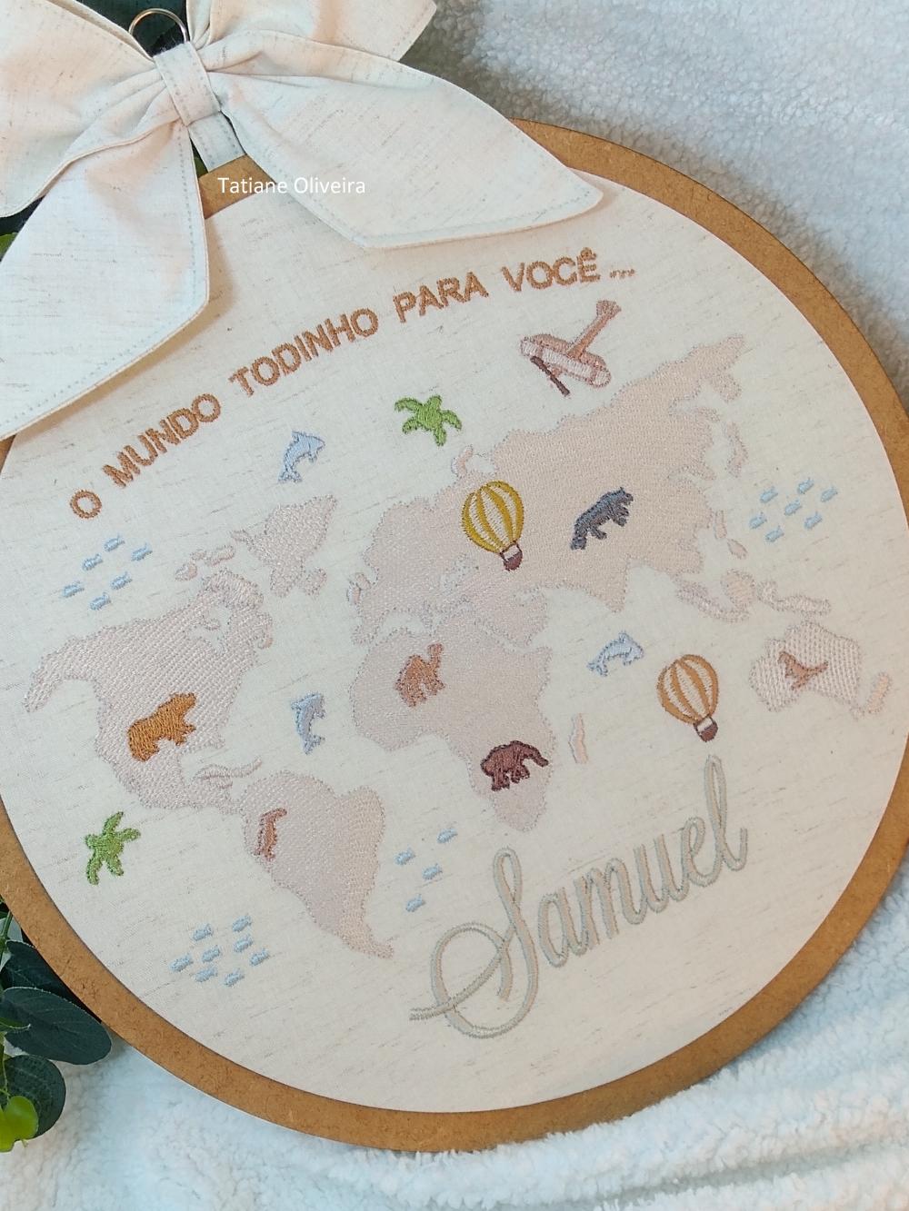 Enfeite Maternidade Bastidor Bordado - Mapa Mundi