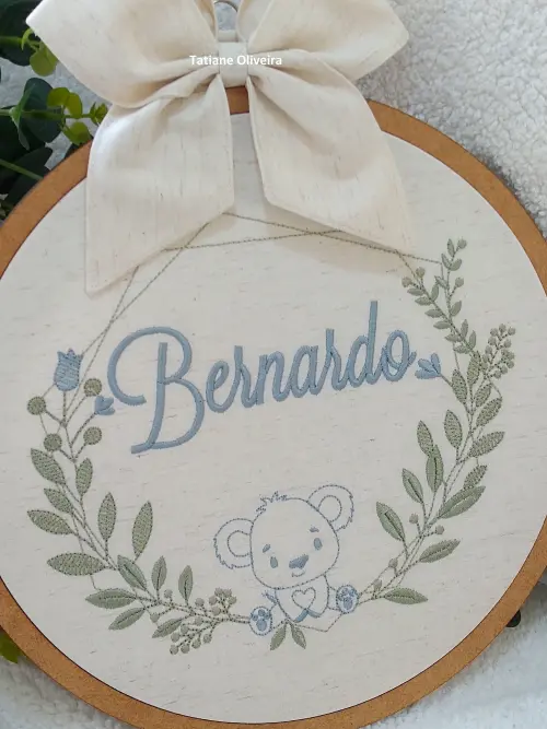 Enfeite Maternidade Bastidor Bordado - Coala