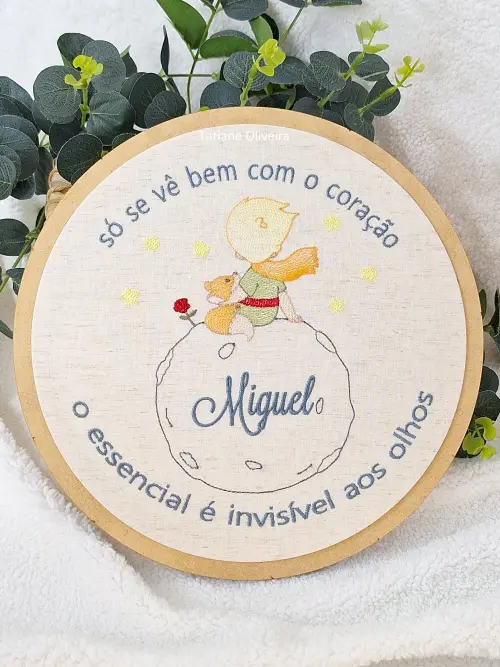 Enfeite Maternidade Bastidor Bordado - Pequeno Príncipe