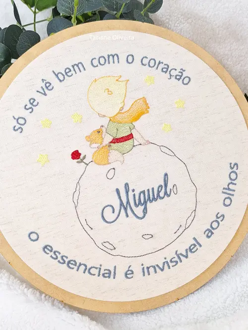 Enfeite Maternidade Bastidor Bordado - Pequeno Príncipe