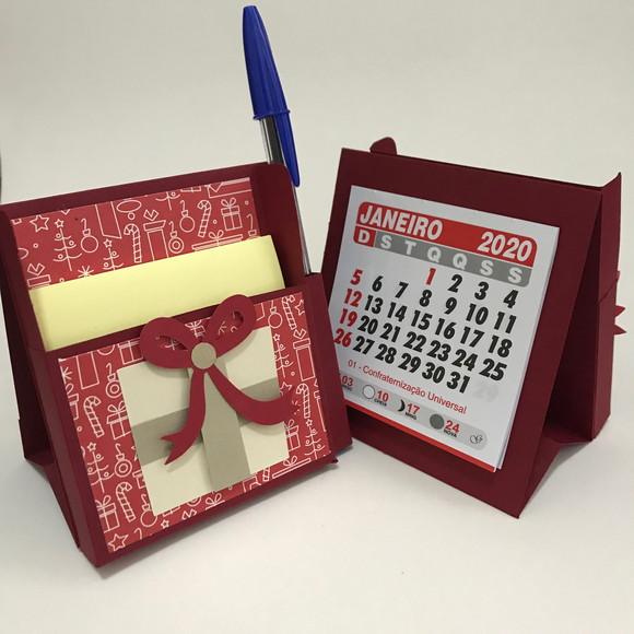 Porta Post it com calendário 2020 e caneta