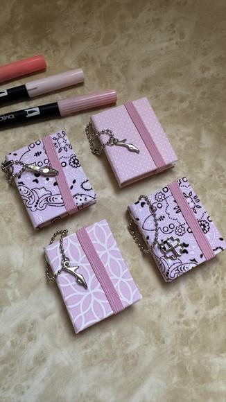 Kit com 4 Post It Chaveiro com Pingente