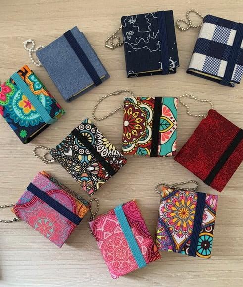 Chaveiro de Bolsa com Bloco Adesivo Post It Várias Estampas
