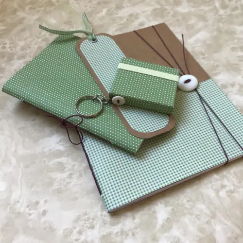 Kit Caderno, Chaveiro Post It e Marcador de Livros