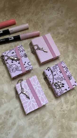 Kit com 4 Post It Chaveiro com Pingente
