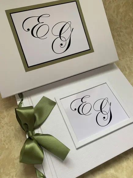 Livro de Assinaturas Branco e Verde Oliva - Casamento, Bodas